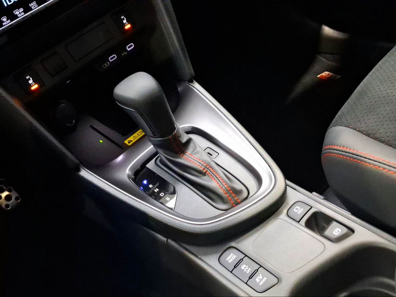 Toyota Yaris Cross 1.5 130H GR Sport  - Foto 25