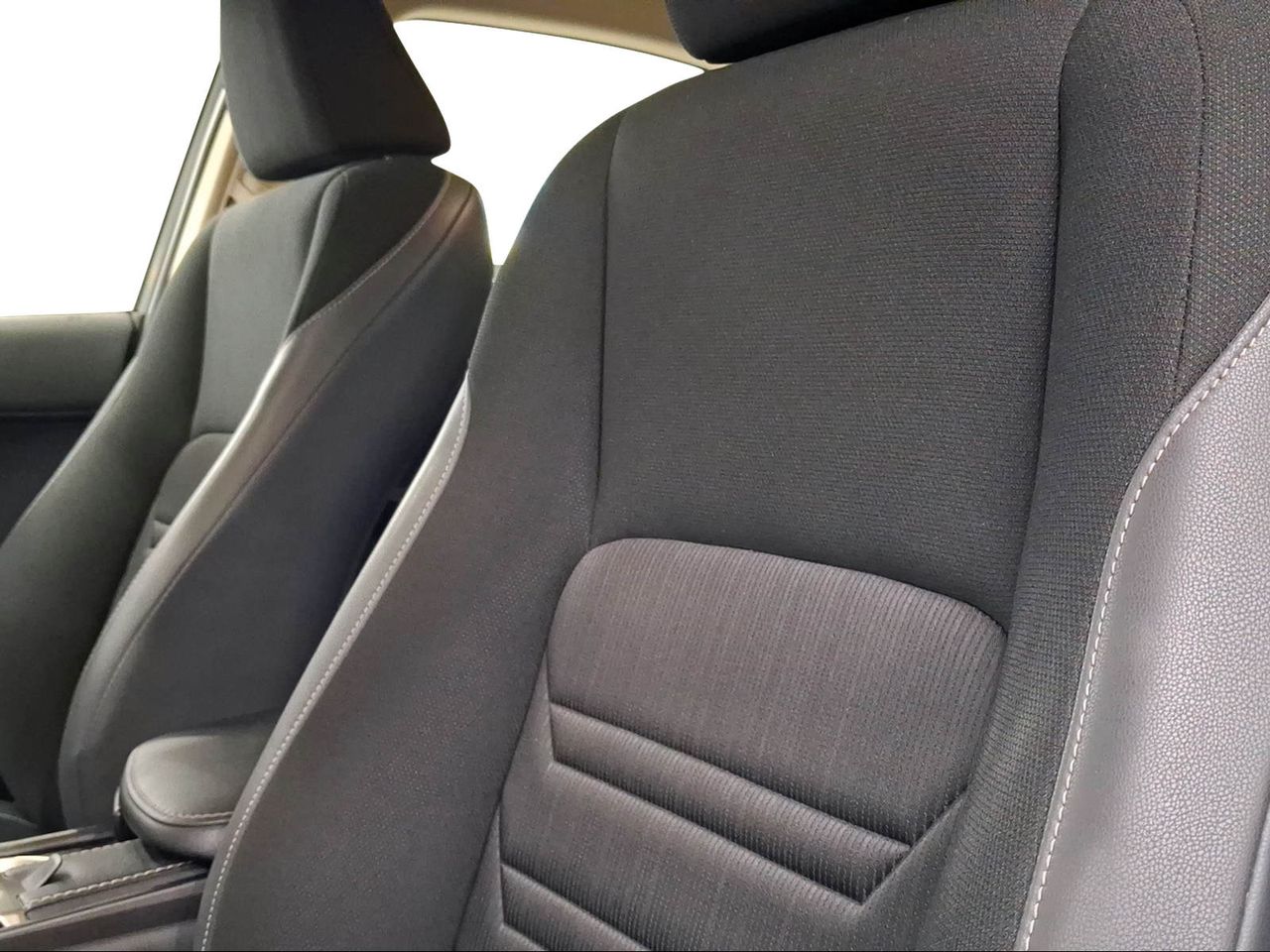 Lexus NX 2.5 300h Business Navigation 2WD  - Foto 17