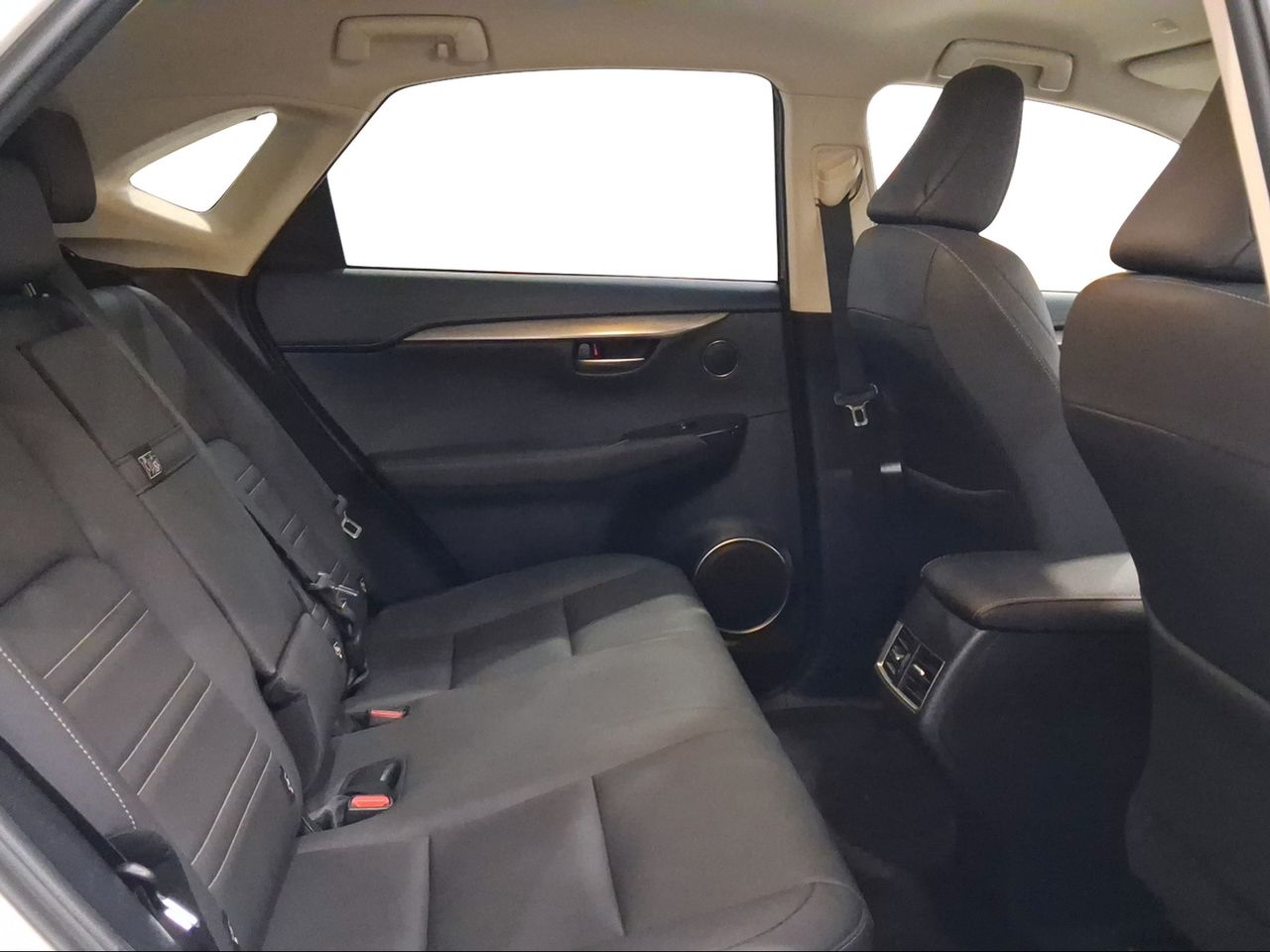 Lexus NX 2.5 300h Premium 2WD  - Foto 8