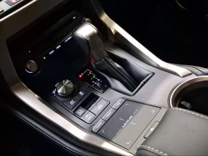 Lexus NX 2.5 300h Premium 2WD  - Foto 14