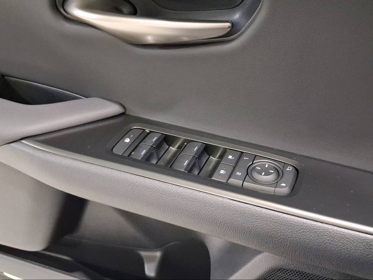 Lexus UX 2.0 300h UX Plus  - Foto 18