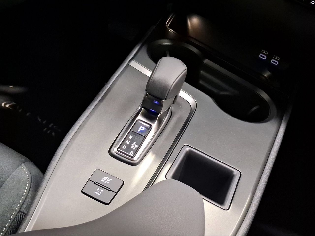 Lexus UX 2.0 300h UX Plus  - Foto 15