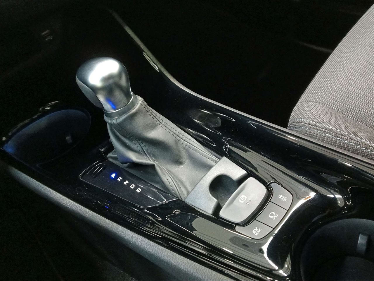 Toyota C-HR 1.8 125H Advance  - Foto 24