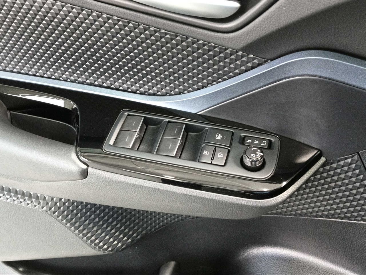 Toyota C-HR 1.8 125H Advance  - Foto 23