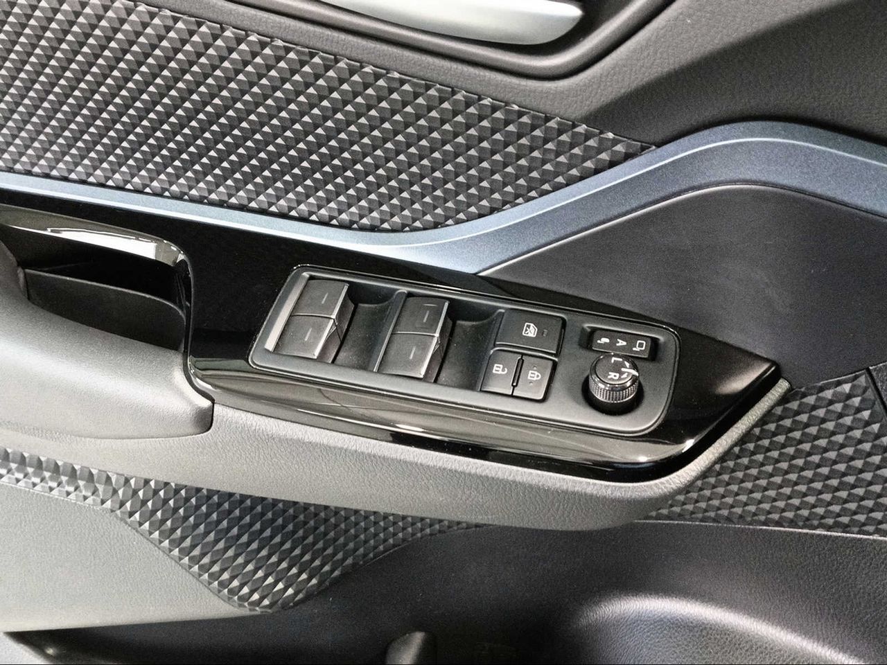 Toyota C-HR 1.8 125H Advance  - Foto 26