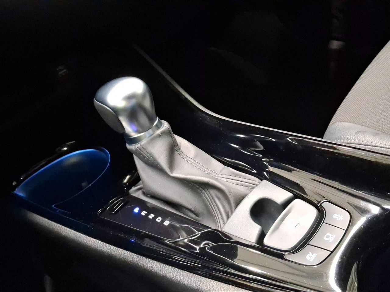 Toyota C-HR 1.8 125H Advance  - Foto 23