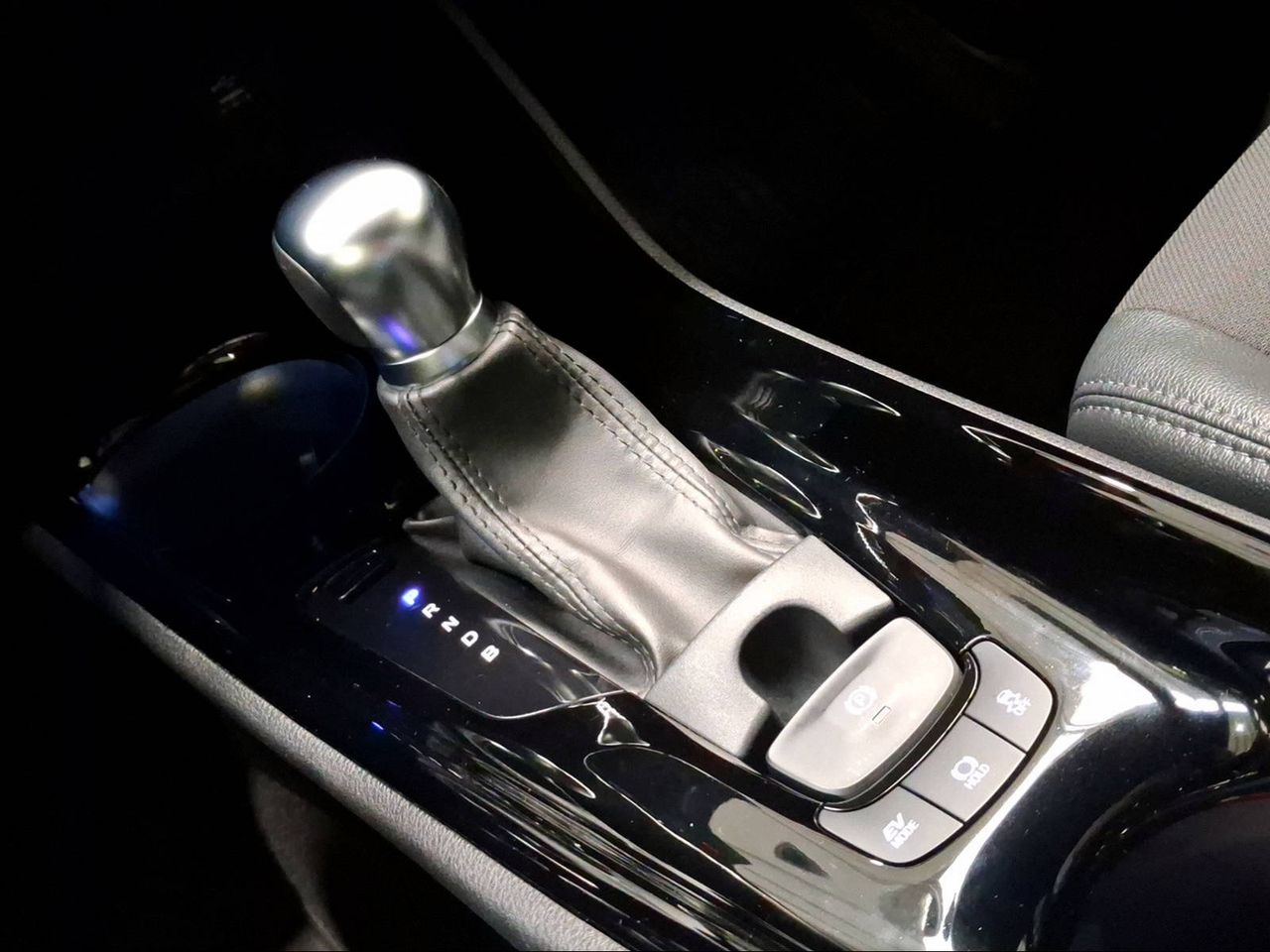 Toyota C-HR 1.8 125H Advance  - Foto 23