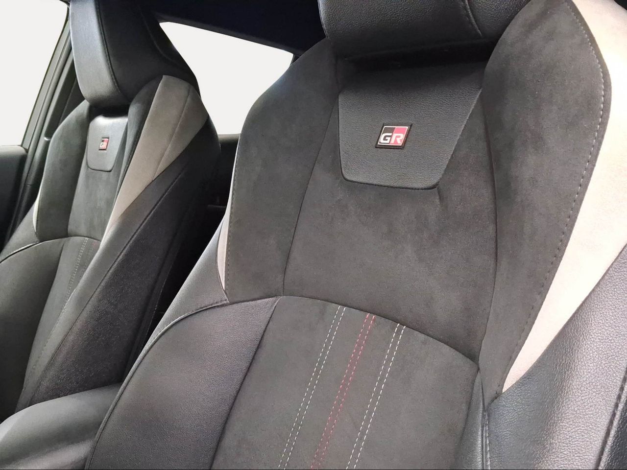 Toyota C-HR 2.0 180H GR Sport  - Foto 23