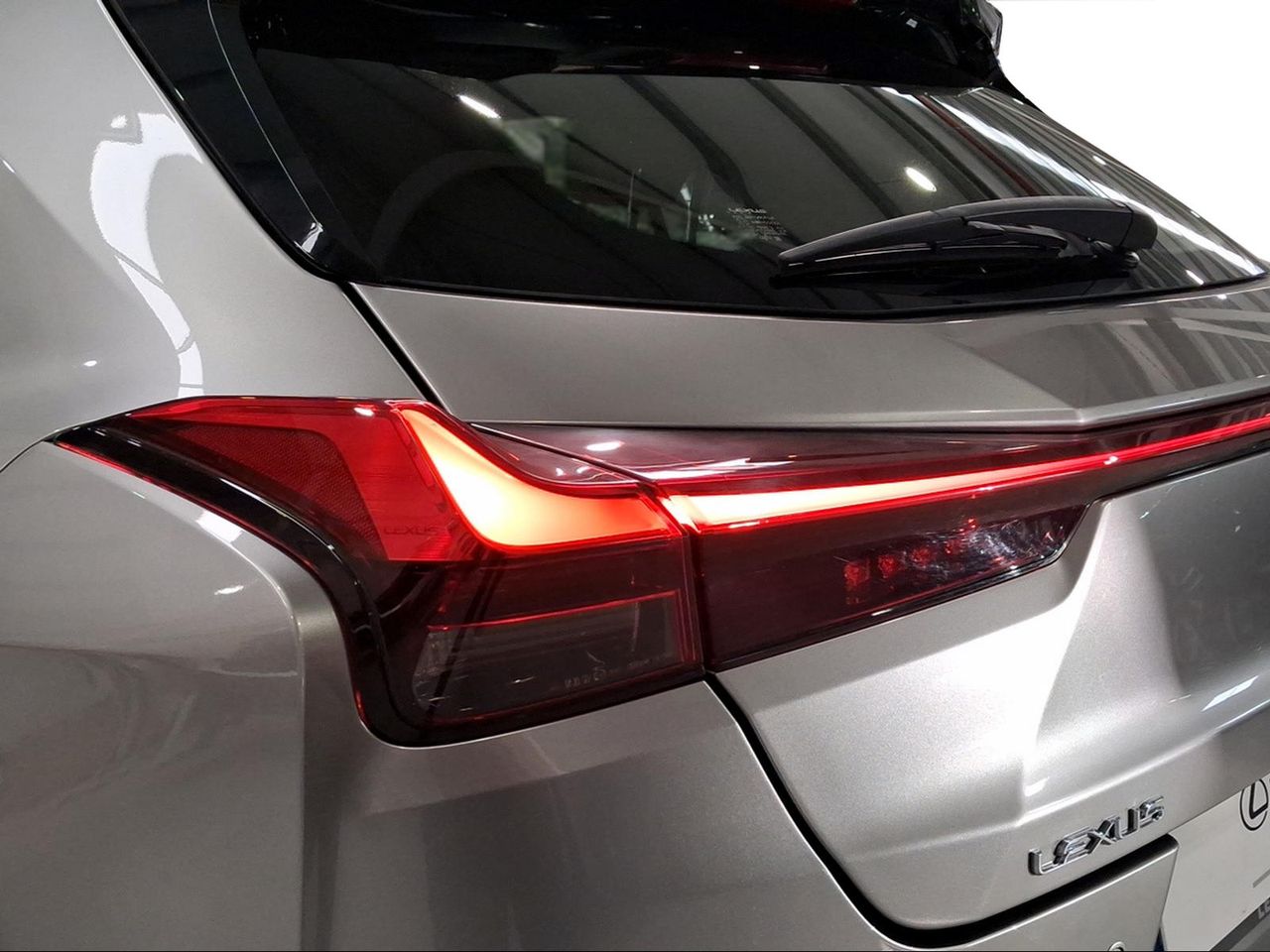 Lexus UX 2.0 250h Premium  - Foto 17