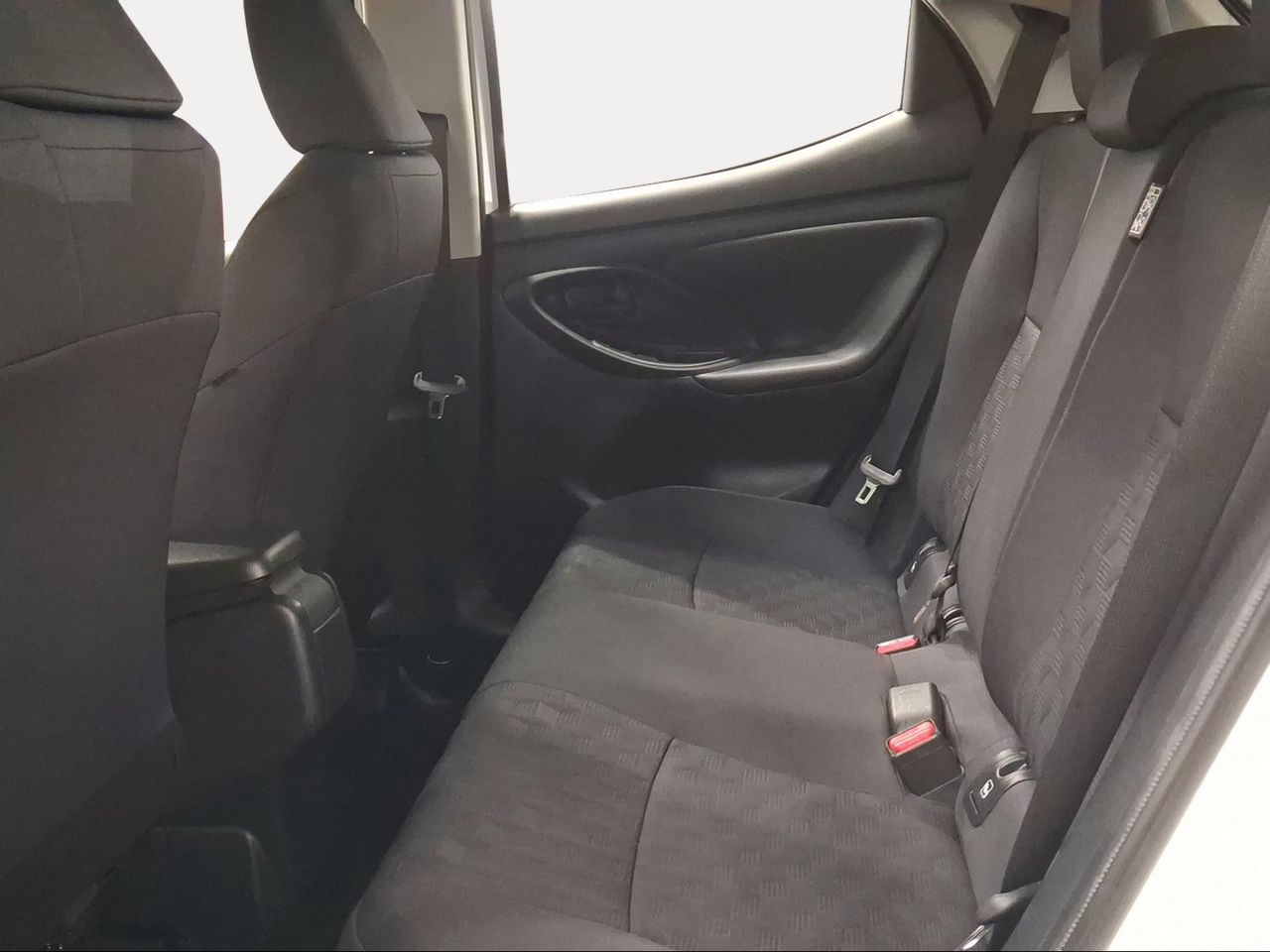 Toyota Yaris 1.5 120H Active Plus  - Foto 12