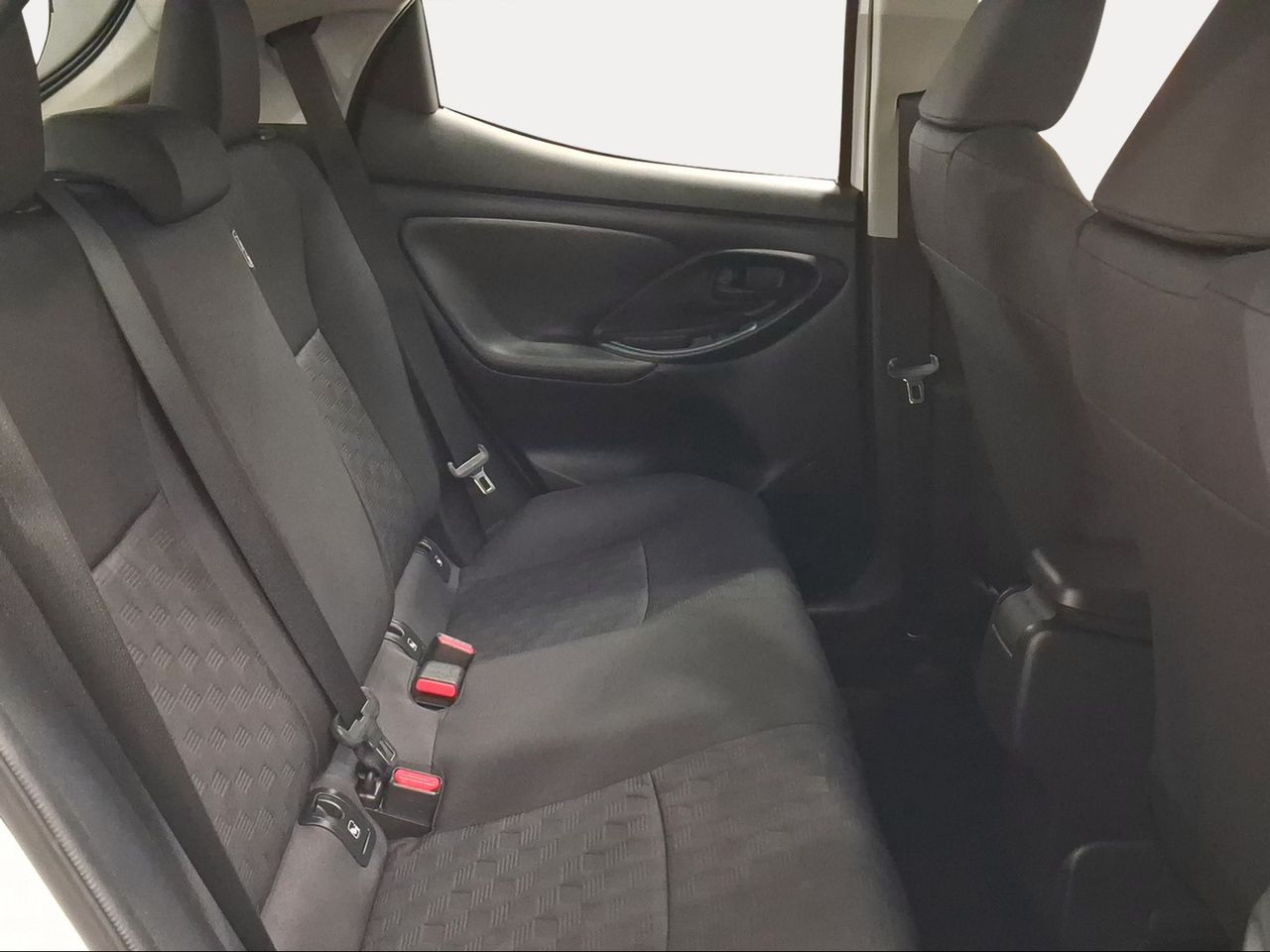 Toyota Yaris 1.5 120H Active Plus  - Foto 8