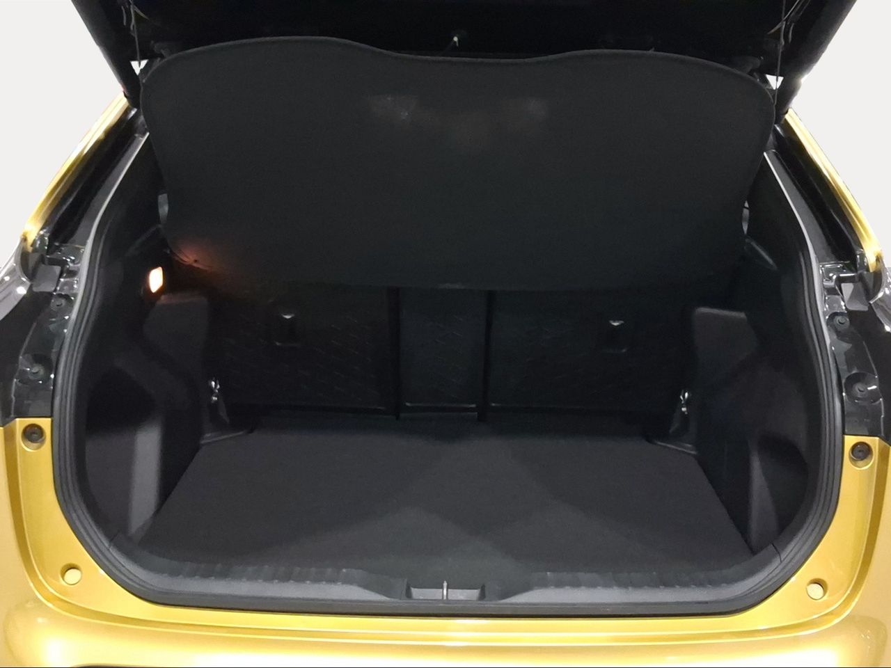 Toyota Yaris Cross 1.5 120H Premiere Edition  - Foto 11