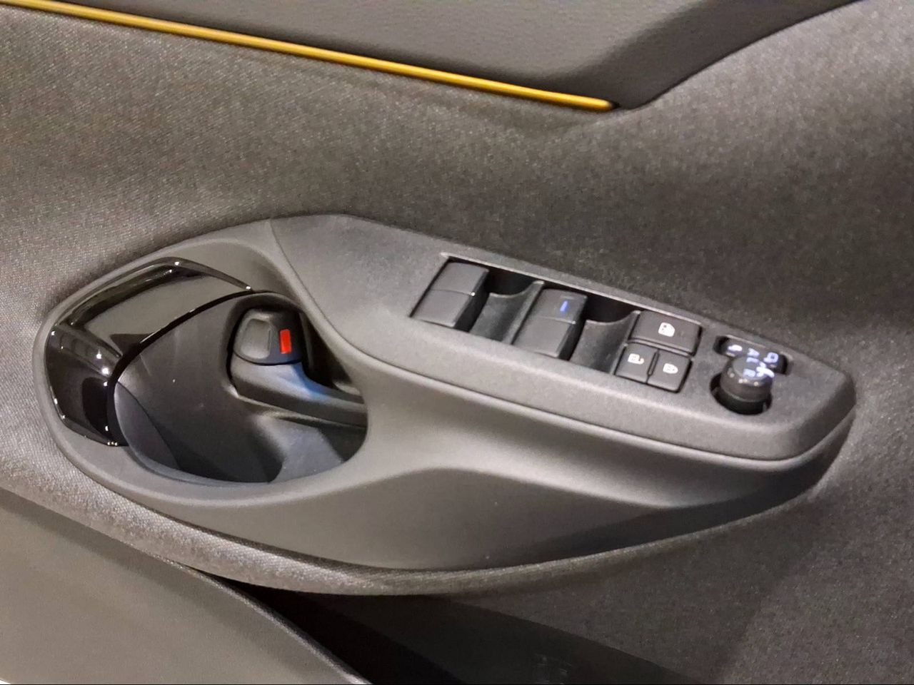 Toyota Yaris Cross 1.5 120H Premiere Edition  - Foto 24