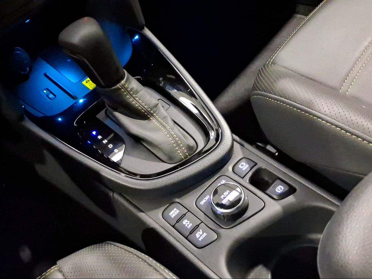 Toyota Yaris Cross 1.5 120H Premiere Edition  - Foto 27