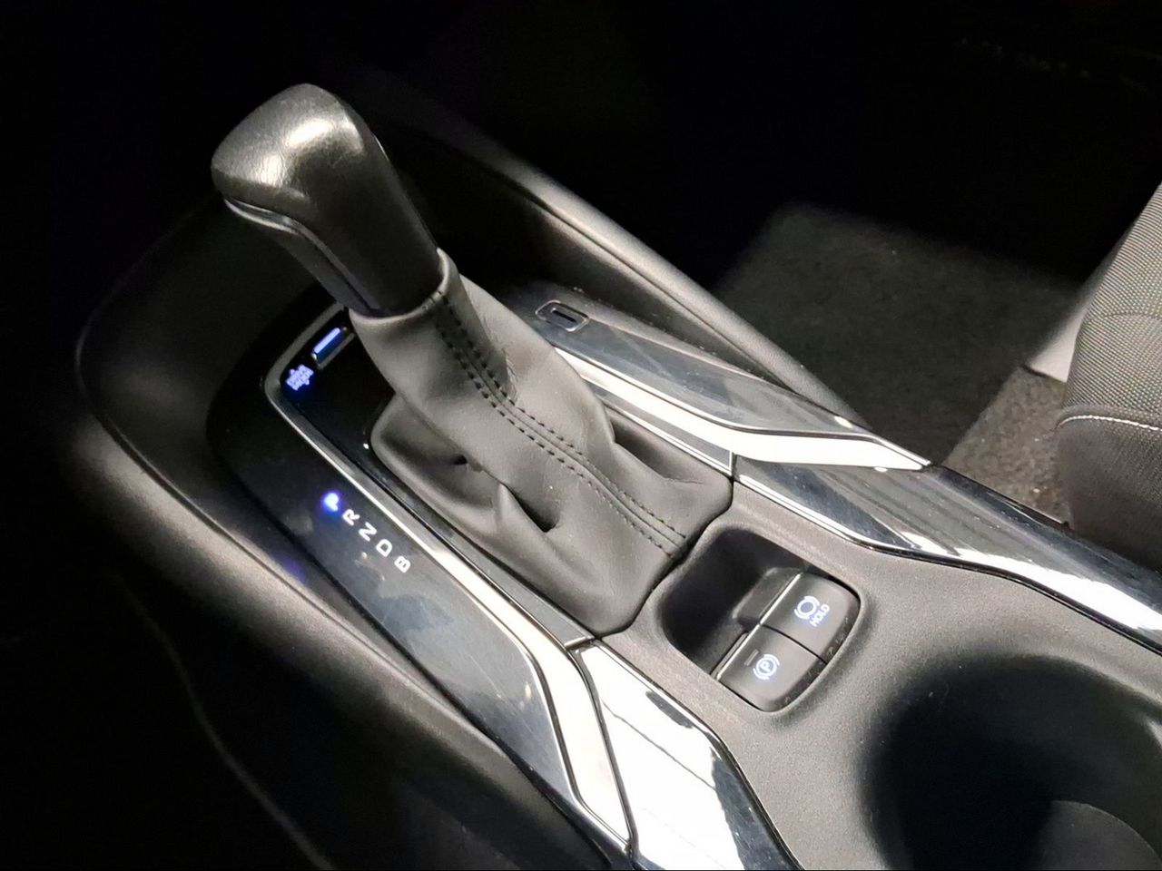 Toyota Corolla 1.8 125H ACTIVE TECH E-CVT TOU SPORT  - Foto 24