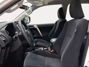 Toyota Land Cruiser 2.8 D-4D GX  - Foto 13