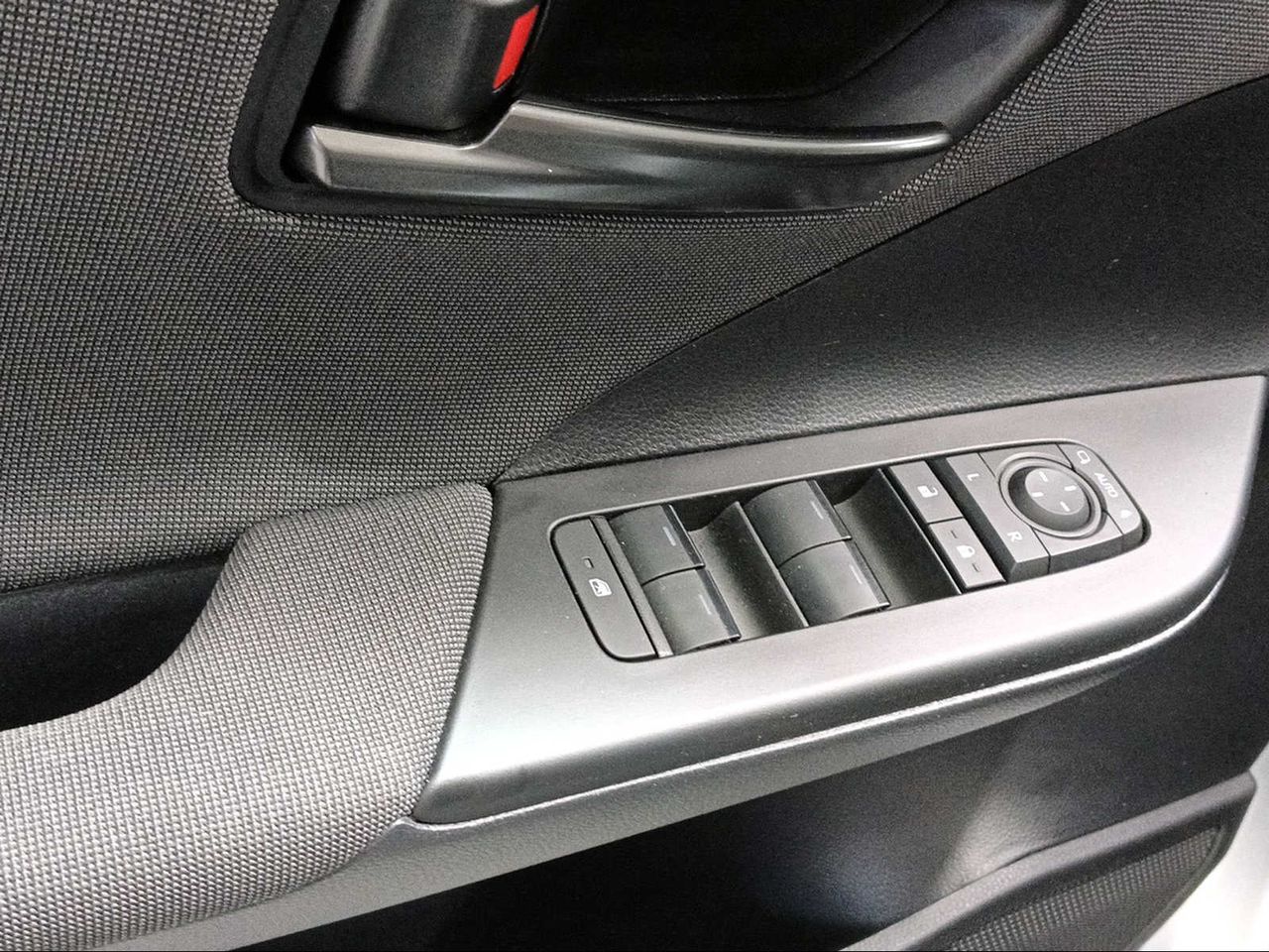 Toyota C-HR 2.0 220PH Advance  - Foto 23