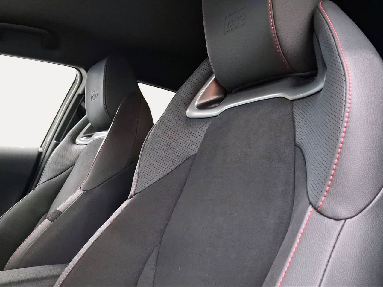 Toyota C-HR 2.0 220PH GR Sport  - Foto 30