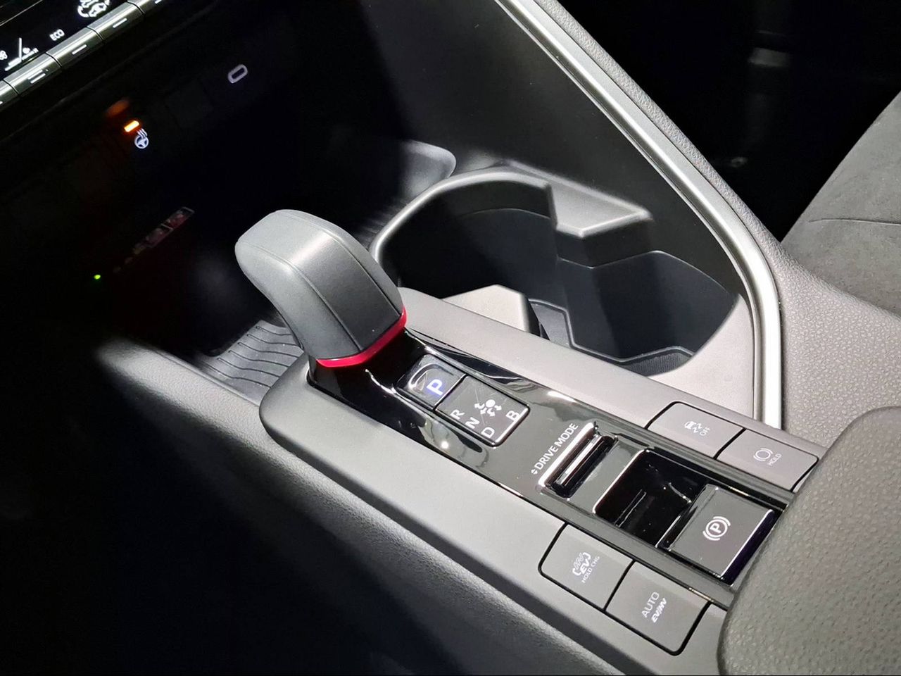 Toyota C-HR 2.0 220PH GR Sport  - Foto 31