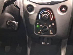 Toyota Aygo 1.0 70 x-play  - Foto 23