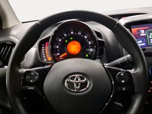 Toyota Aygo 1.0 70 x-play  - Foto 14