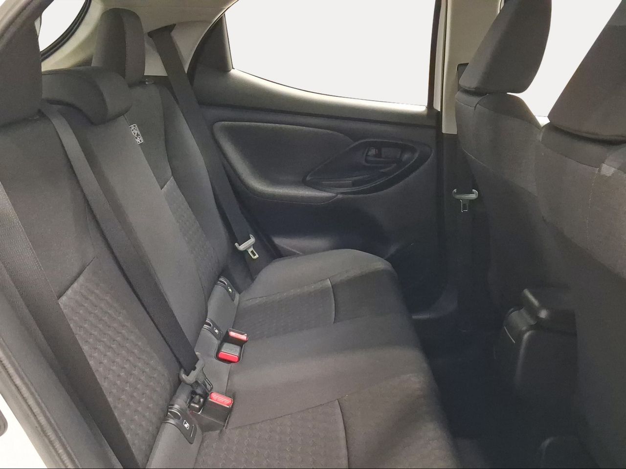 Toyota Yaris 1.5 120H Active Tech  - Foto 8