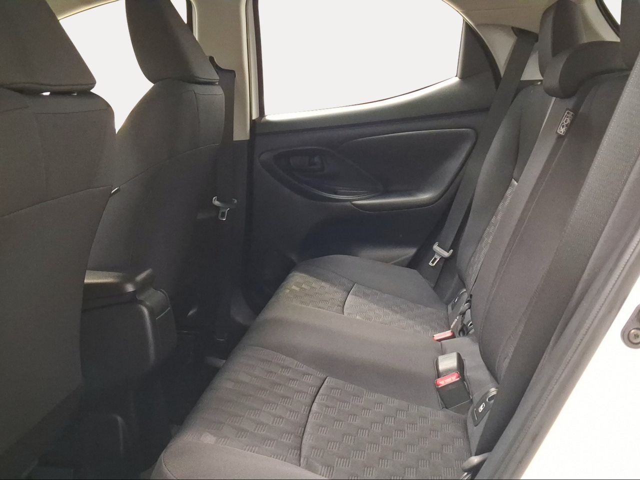 Toyota Yaris 1.5 120H Active Plus  - Foto 12