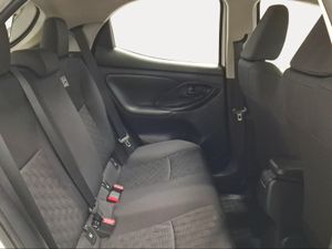 Toyota Yaris 1.5 120H Active Plus  - Foto 8