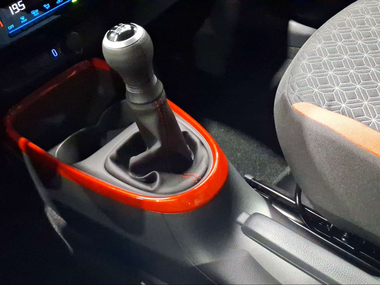 Toyota Aygo X Cross 1.0 VVT-I 72CV Like  - Foto 23