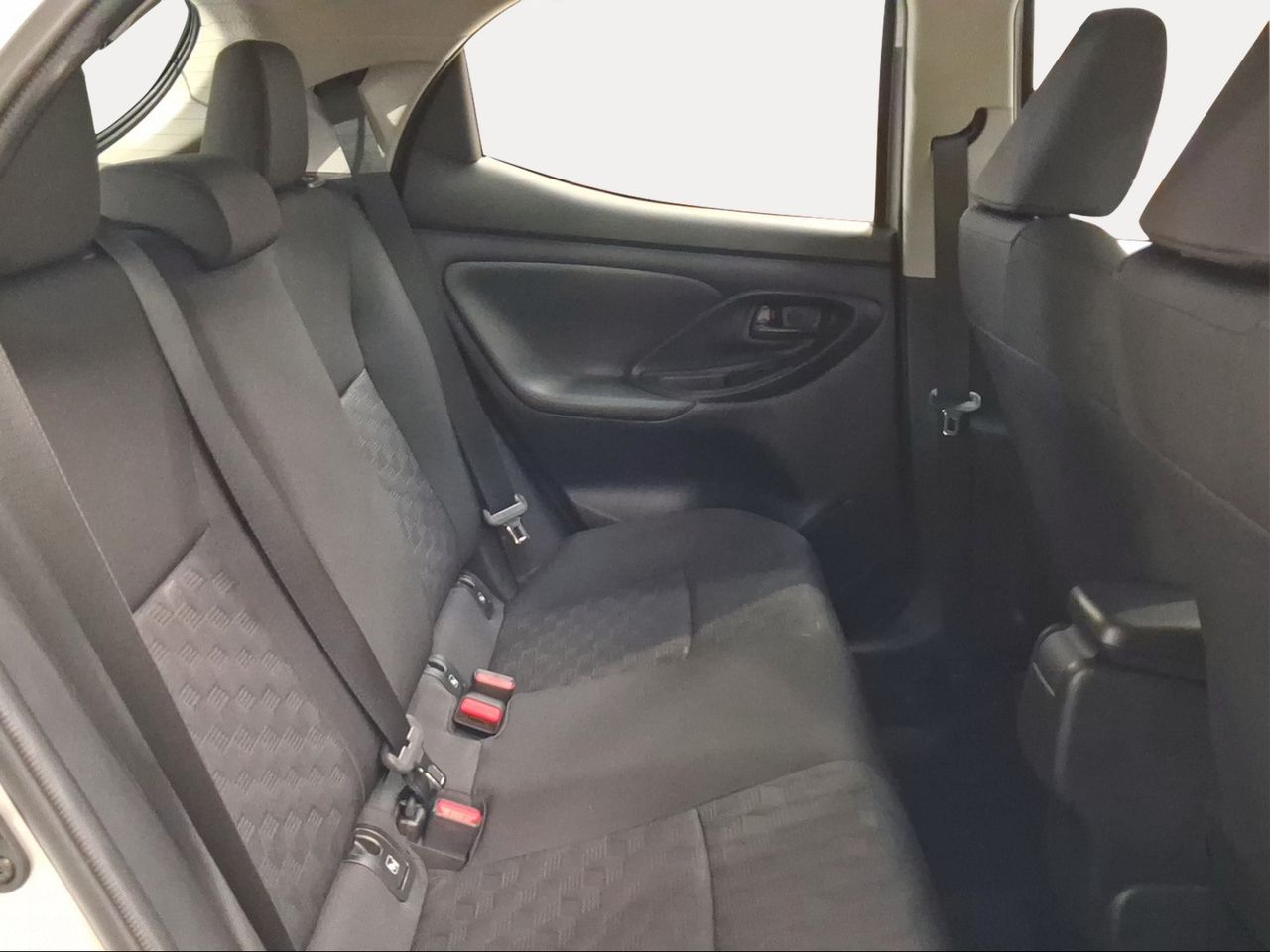 Toyota Yaris 1.5 120H Active Plus  - Foto 8