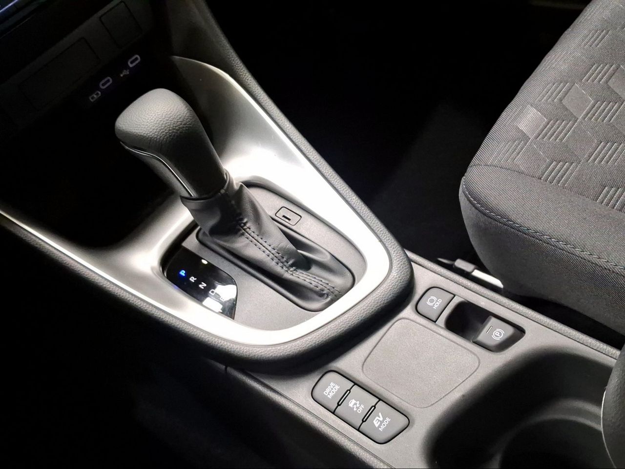 Toyota Yaris 1.5 120H Active Plus  - Foto 25