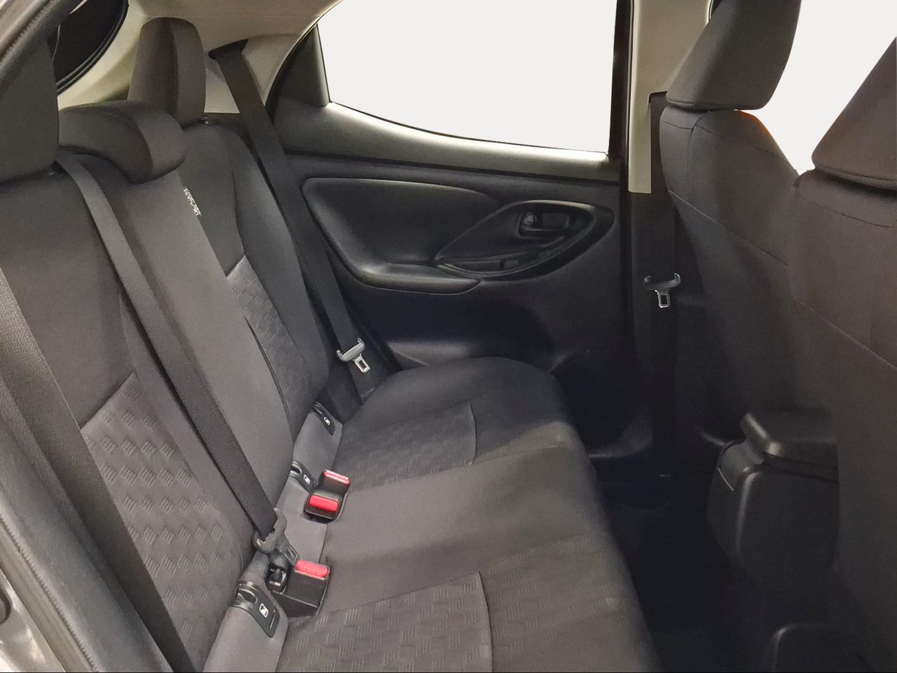 Toyota Yaris 1.5 120H Active Plus  - Foto 8