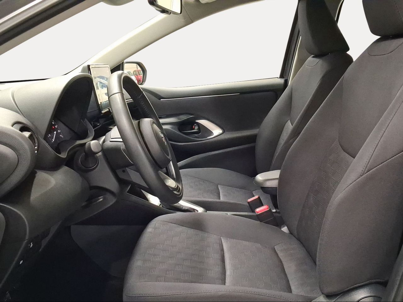 Toyota Yaris 1.5 120H Active Plus  - Foto 13