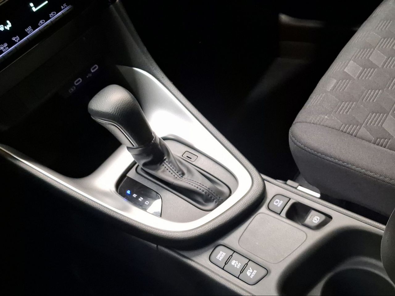 Toyota Yaris 1.5 120H Active Plus  - Foto 24