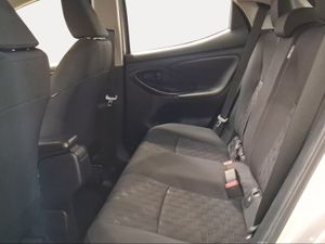 Toyota Yaris 1.5 120H Active Plus  - Foto 12