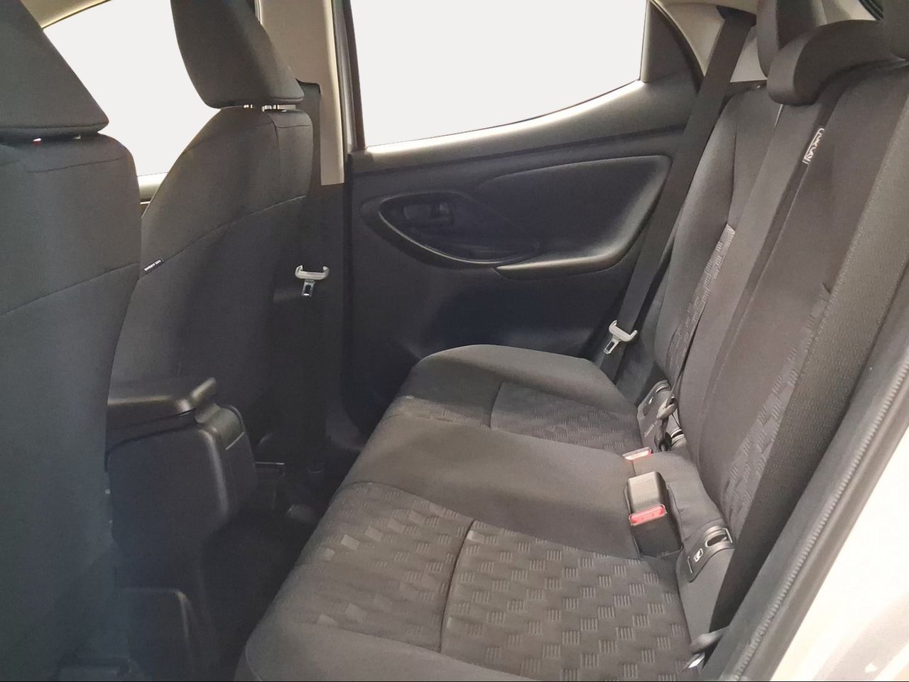 Toyota Yaris 1.5 120H Active Plus  - Foto 12