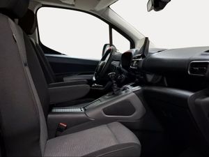 Toyota Proace City Family L2 1.5D 130CV Active 7p  - Foto 7