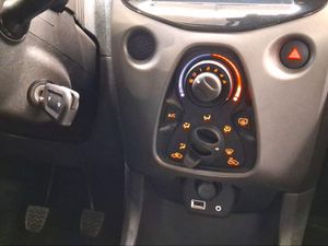 Toyota Aygo 1.0 70 x-play  - Foto 24