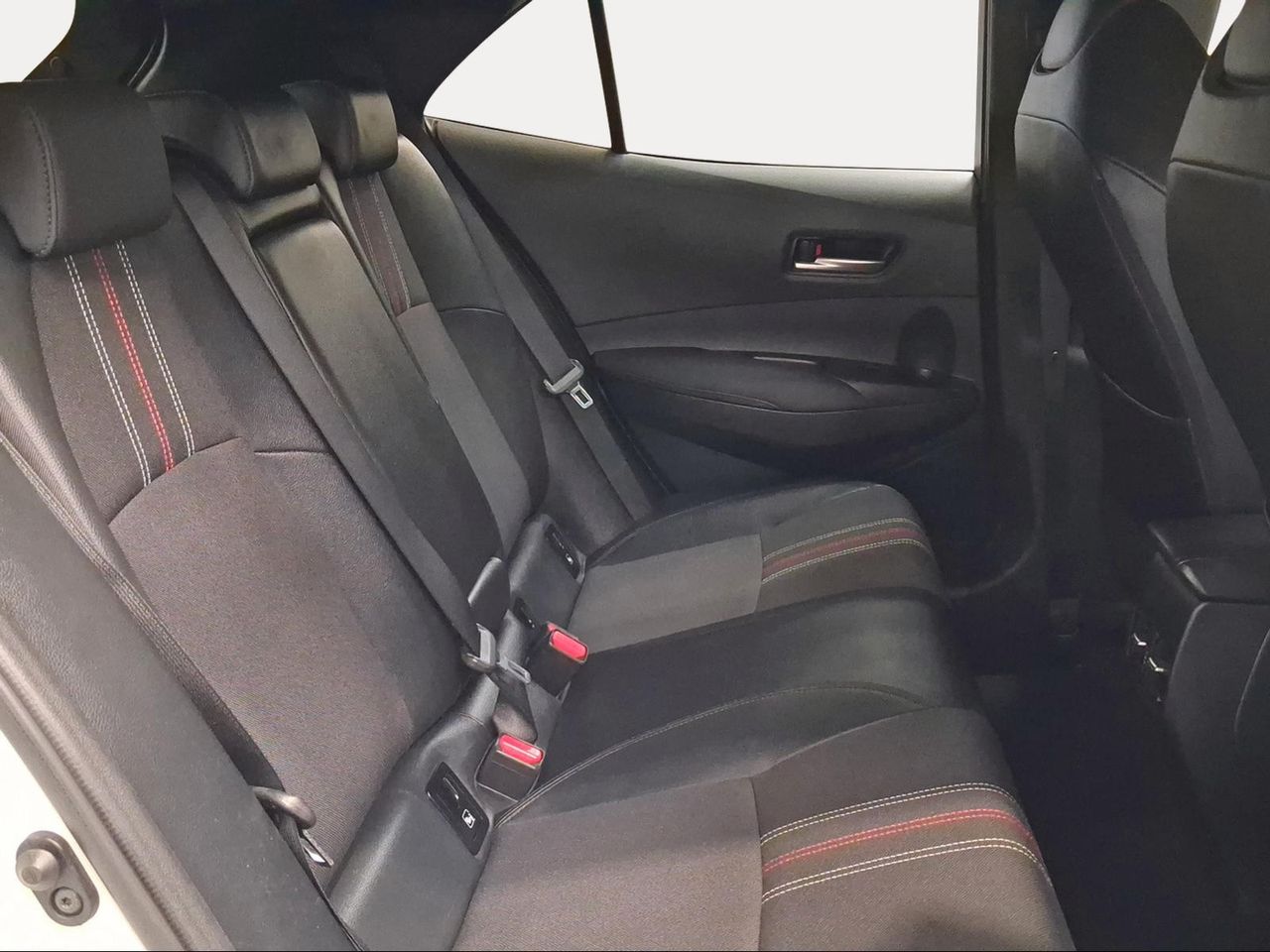 Toyota Corolla 2.0 180H GR-SPORT E-CVT  - Foto 8