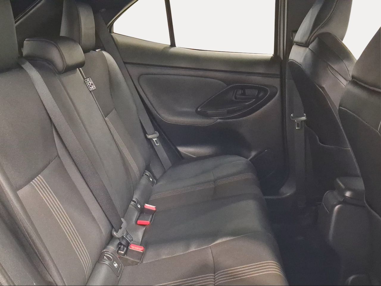 Toyota Yaris Cross 1.5 120H Adventure  - Foto 8