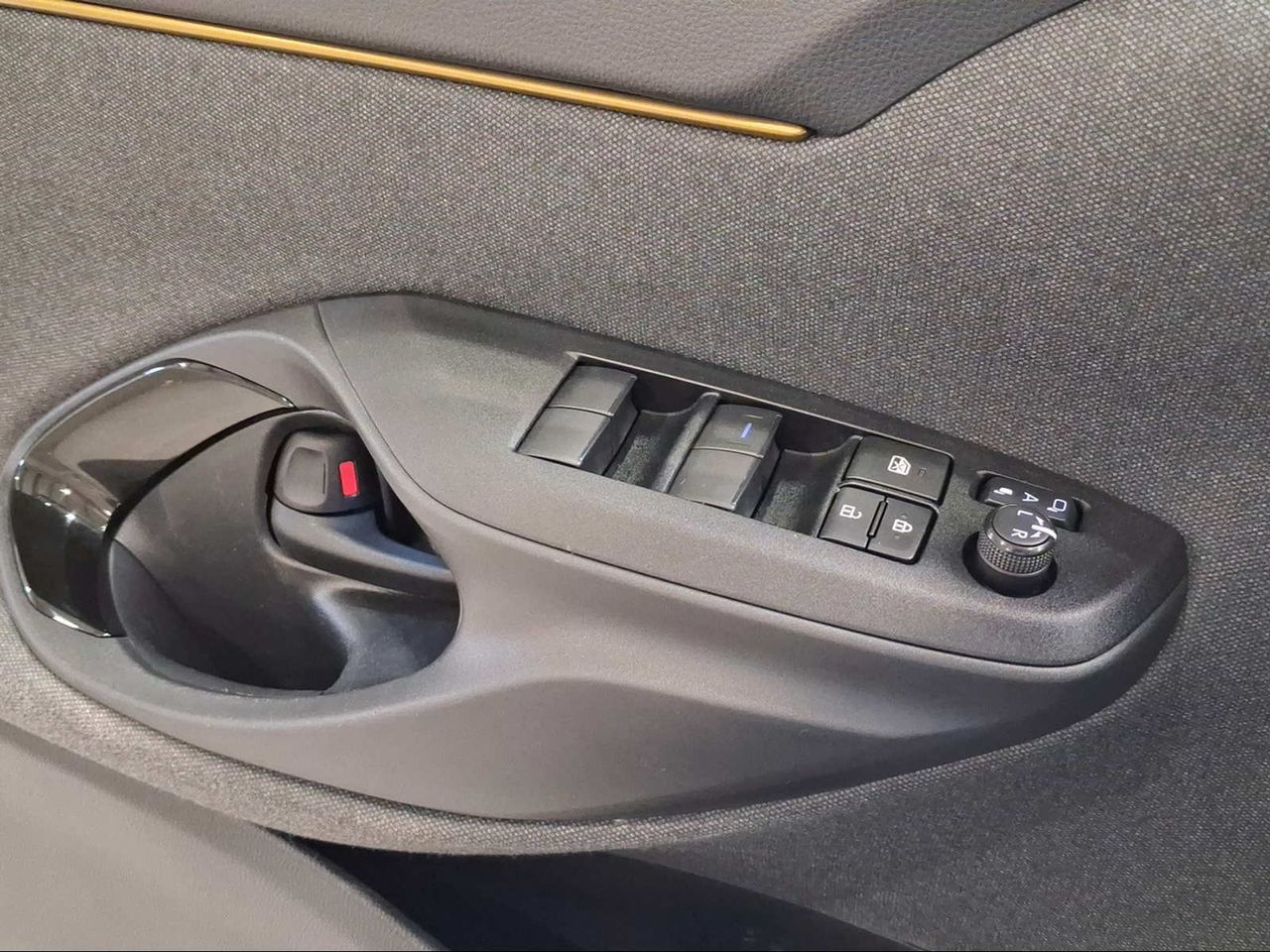 Toyota Yaris Cross 1.5 120H Adventure  - Foto 22