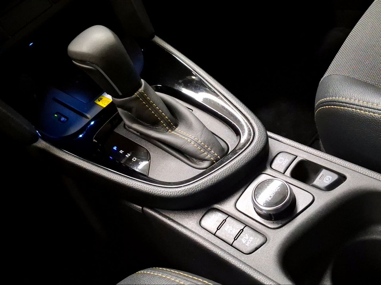 Toyota Yaris Cross 1.5 120H Adventure  - Foto 25