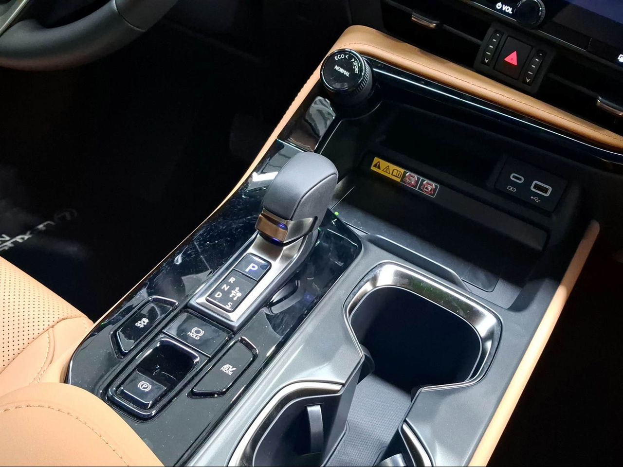 Lexus NX 350h Executive+ 2WD  - Foto 14