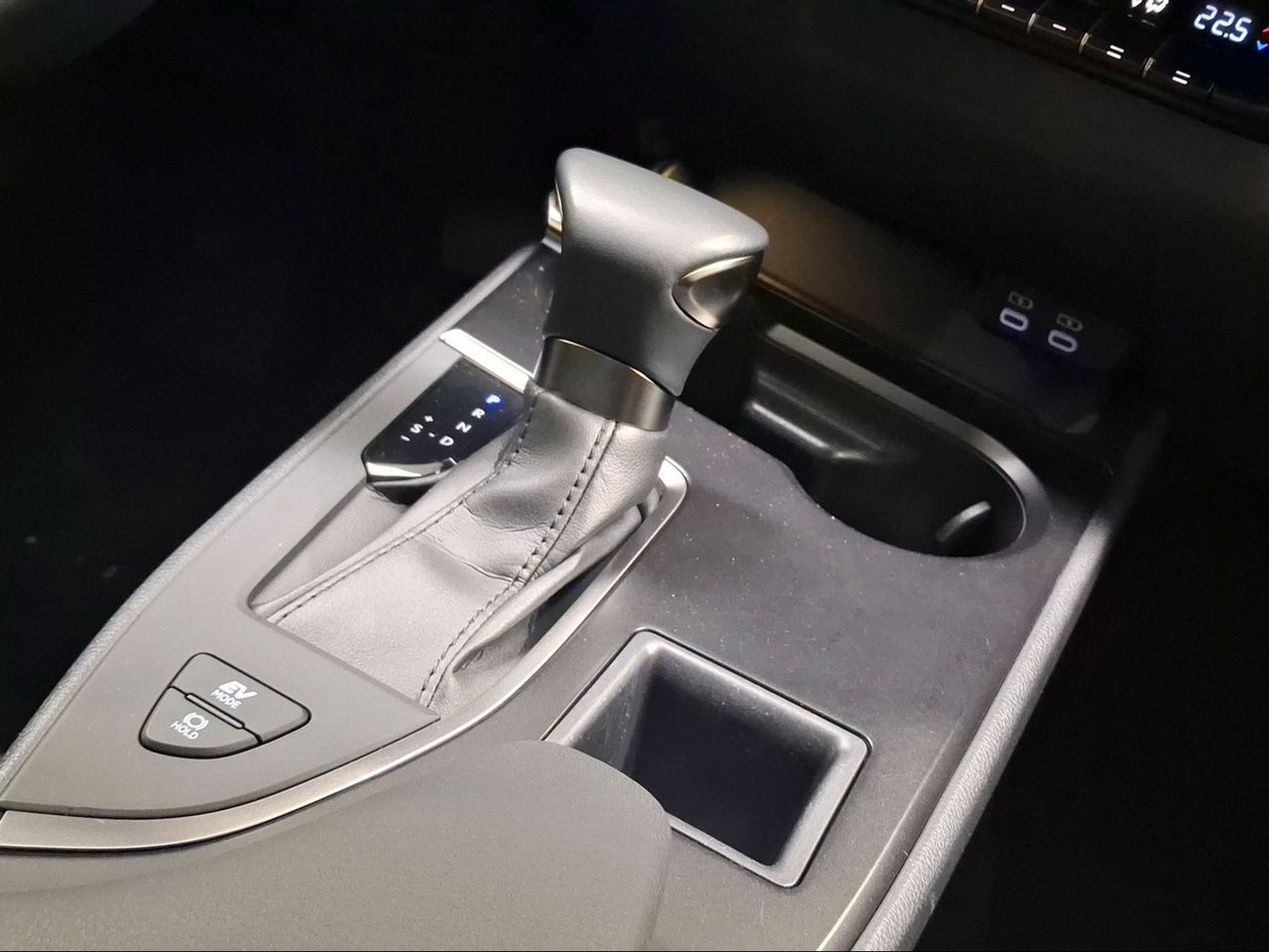 Lexus UX 2.0 250h Business  - Foto 15