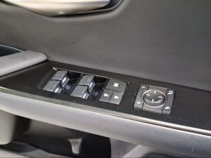 Lexus UX 2.0 250h Business  - Foto 18