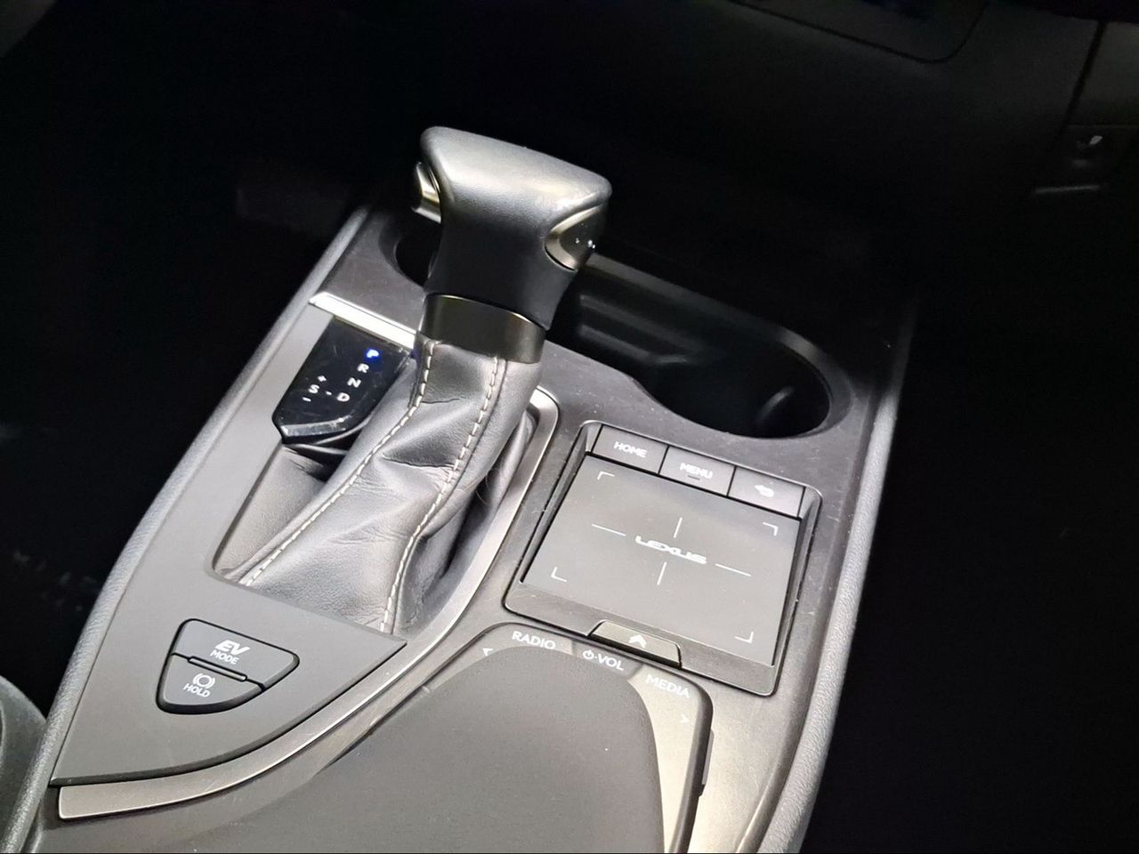 Lexus UX 2.0 250h Business  - Foto 14