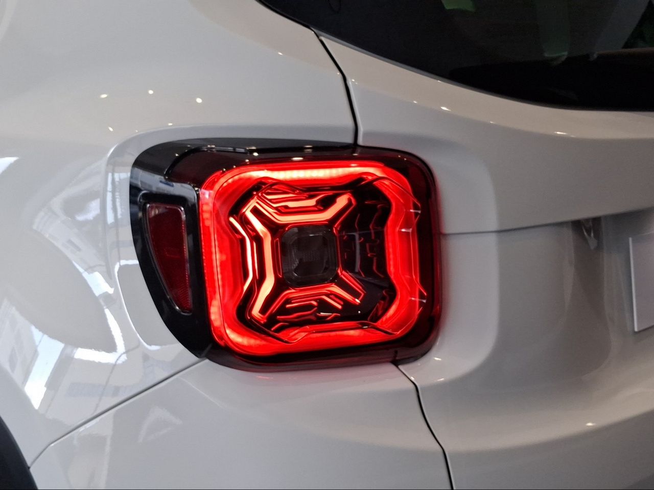 Jeep Renegade eHybrid Summit 1.5 MHEV 130hp Dct Fwd  - Foto 16