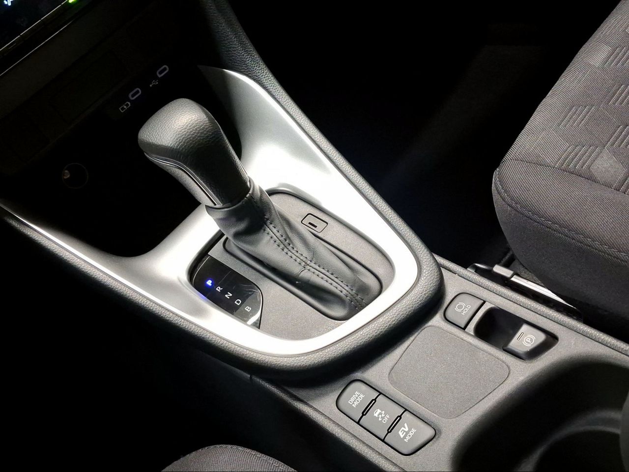 Toyota Yaris 1.5 120H Active Plus  - Foto 24