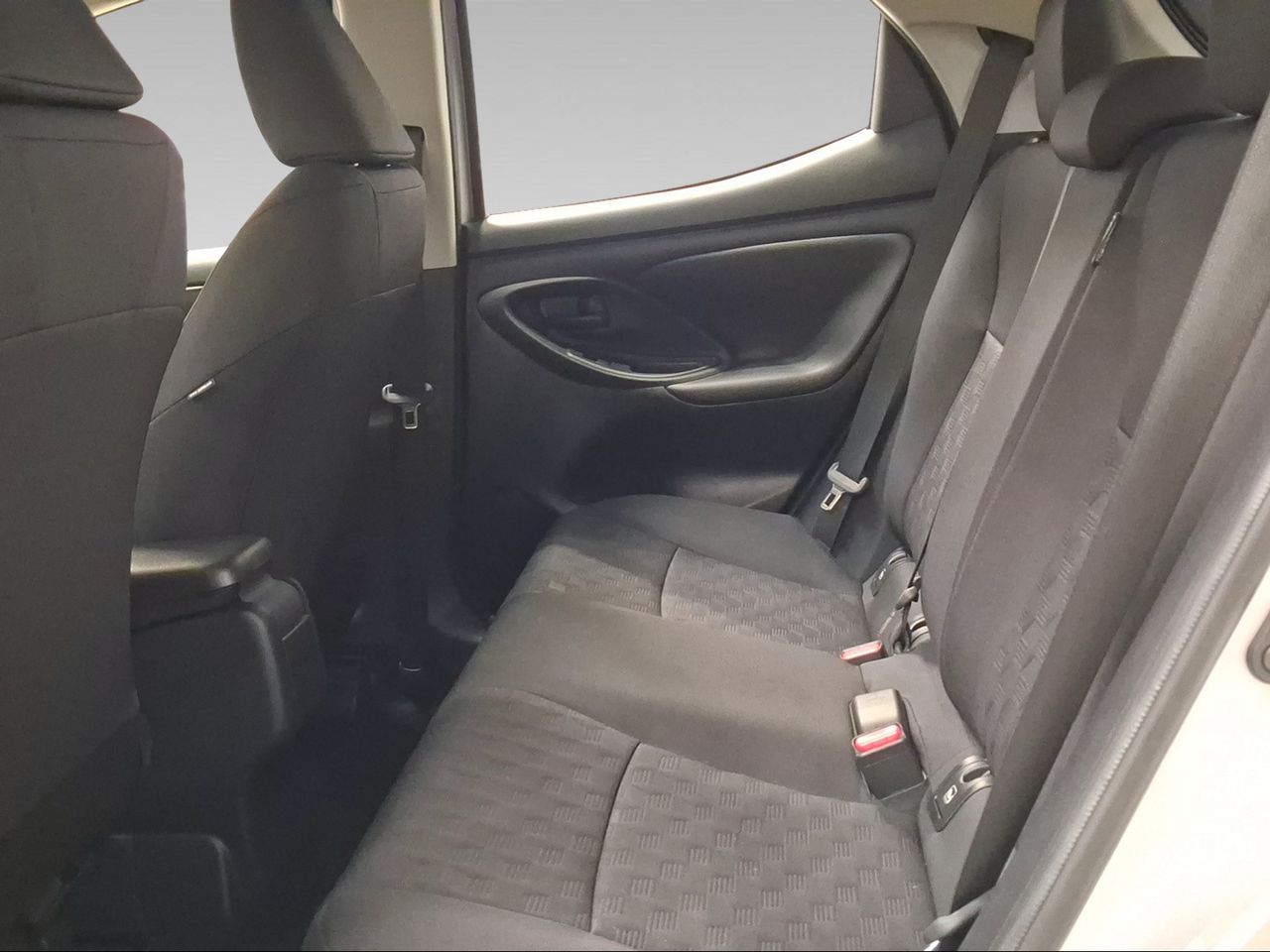 Toyota Yaris 1.5 120H Active Plus  - Foto 12