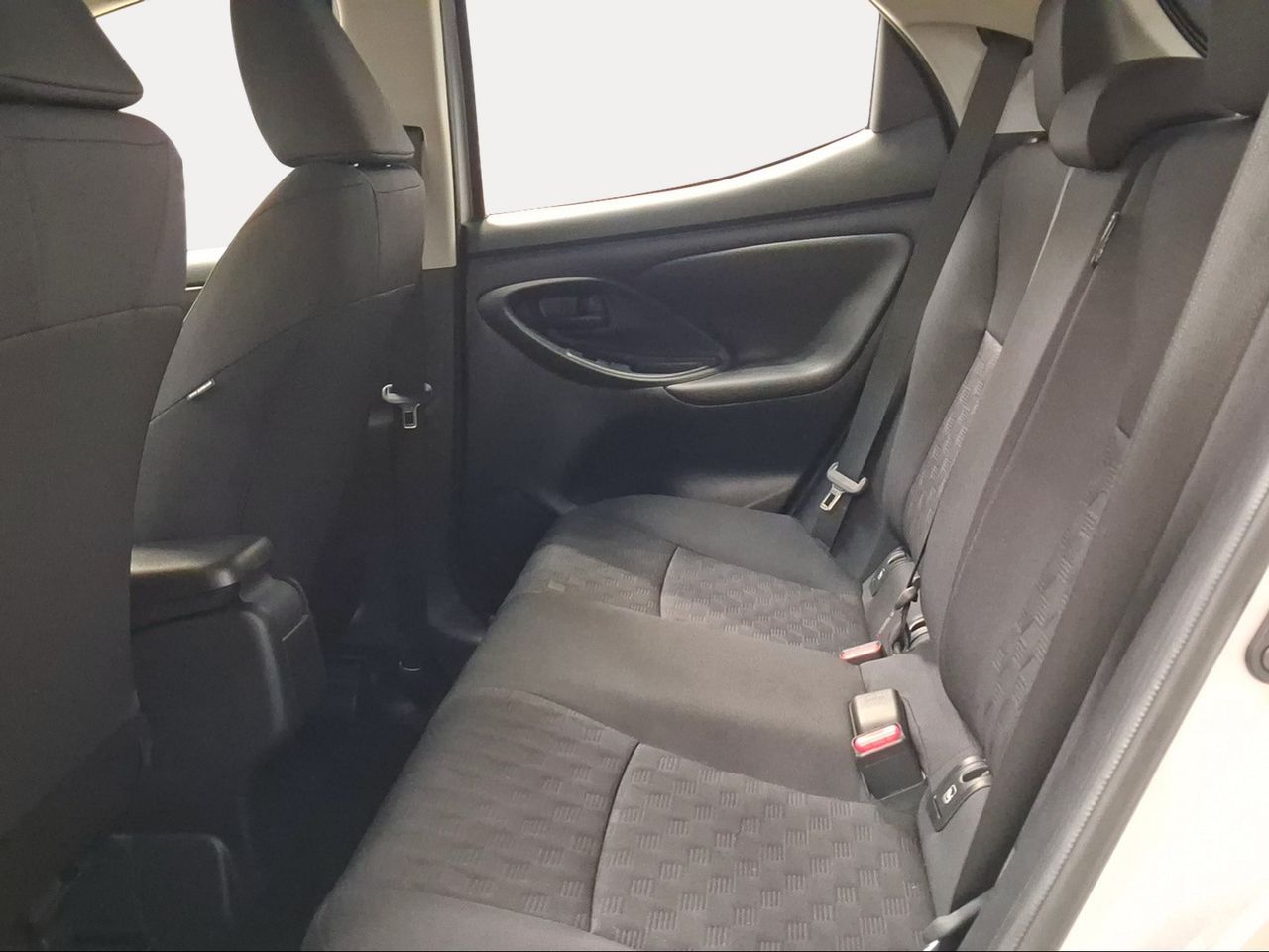 Toyota Yaris 1.5 120H Active Plus  - Foto 12